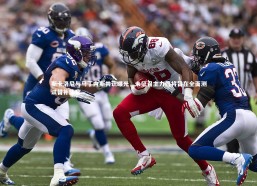 【b体育】斯卡洛尼与马丁内斯共识曝光，未征召主力门将旨在全面测试替补阵容